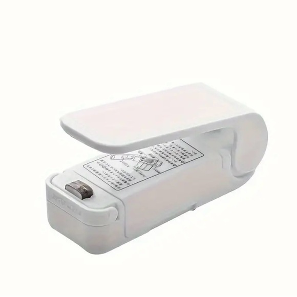 New - Effortless Vacuum Food Sealer Machine - Secure Heat Seal for Preservation - Picture 7 of 7